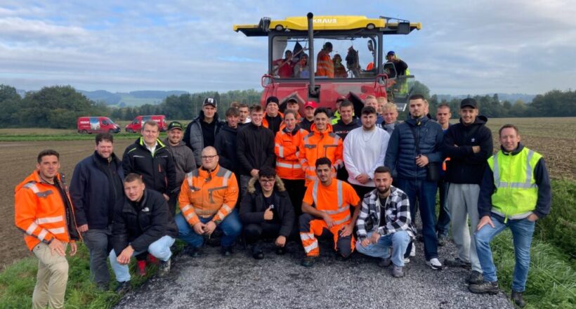 Auszubildende vertiefen Praxiswissen auf Baustelle in Menden